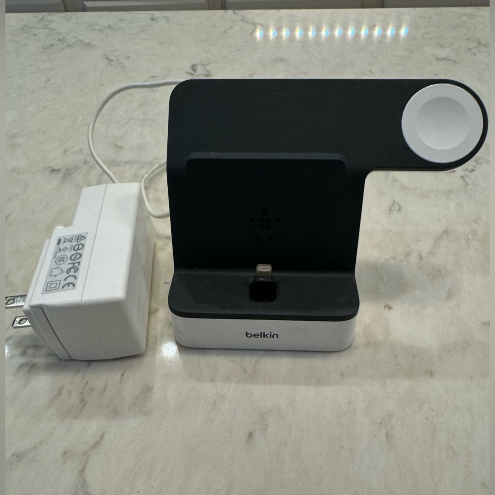 Belkin PowerHouse 2-in-1 iPhone & Apple Watch Charging Dock - White